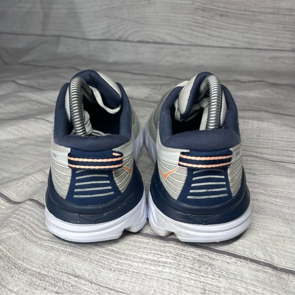Hoka One One Women's 8 D (Wide) Bondi 7 Gray Running Shoes - Picture 4 of 7